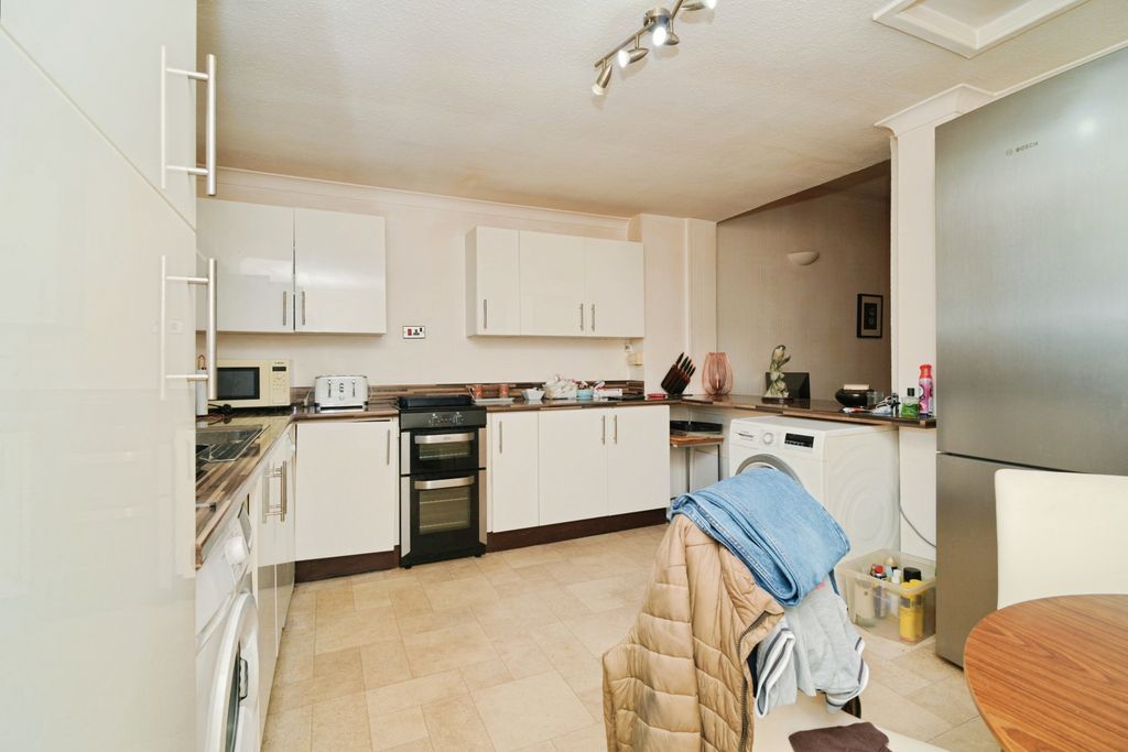 Property photo 3 of 15 Kitchen