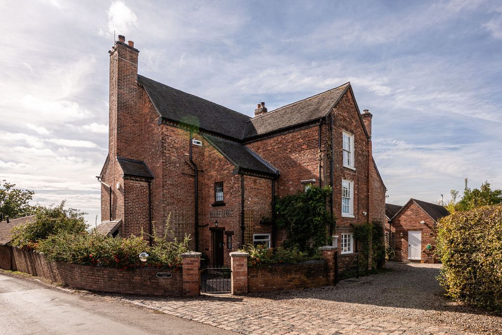 Property photo 1 of 34