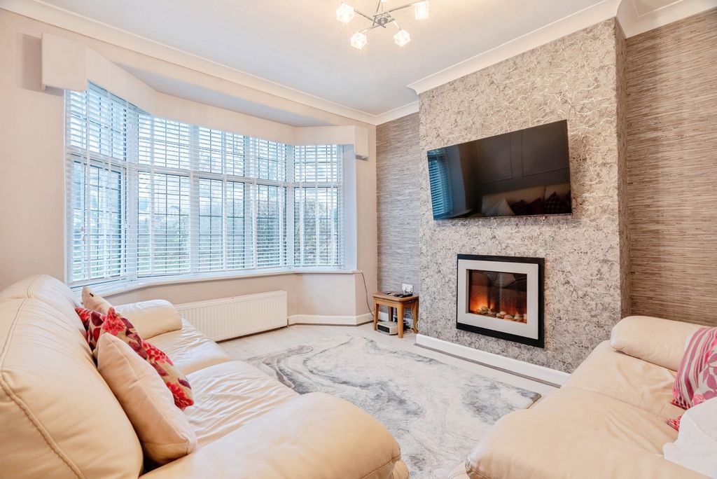 Property photo 2 of 20 Pbox-Img.Jpg