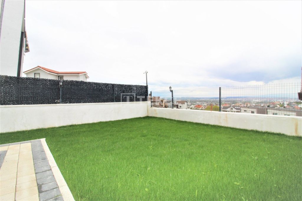 Property photo 3 of 25