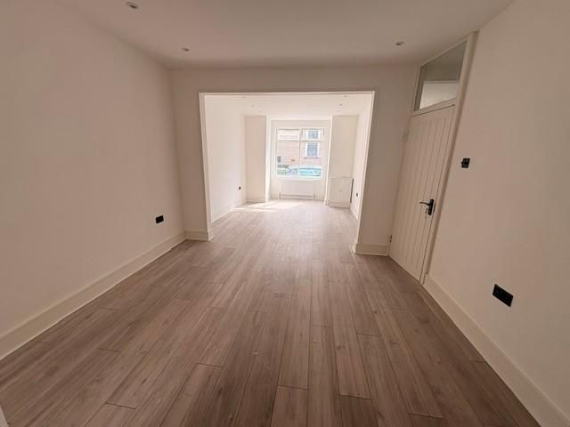 Property photo 3 of 10 Through Lounge.Jpg