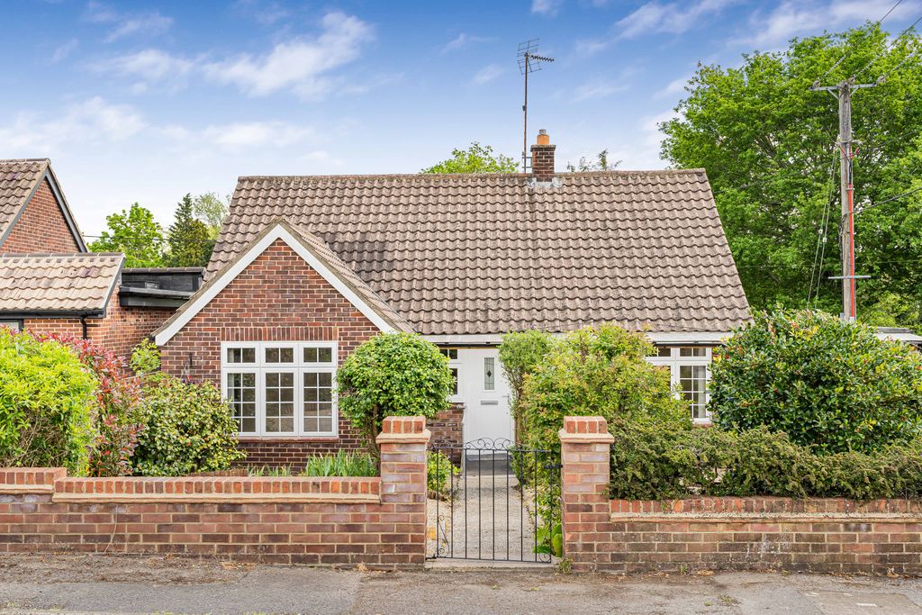3 bed detached bungalow for saleRiverside Close, Liss, Hampshire GU33