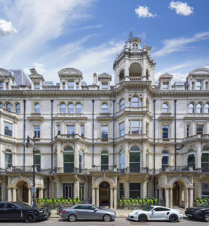 Property photo 1 of 17 6 Chesterfield Gdns 3 Doorways 01.Jpg