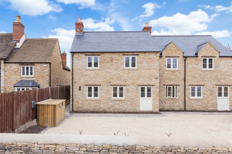 Property photo 1 of 11 277241