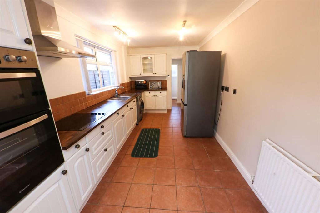 Property photo 2 of 20 Kitchen