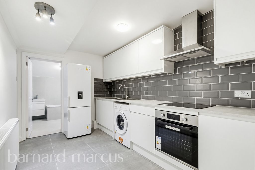 Property photo 2 of 9 Kitchen