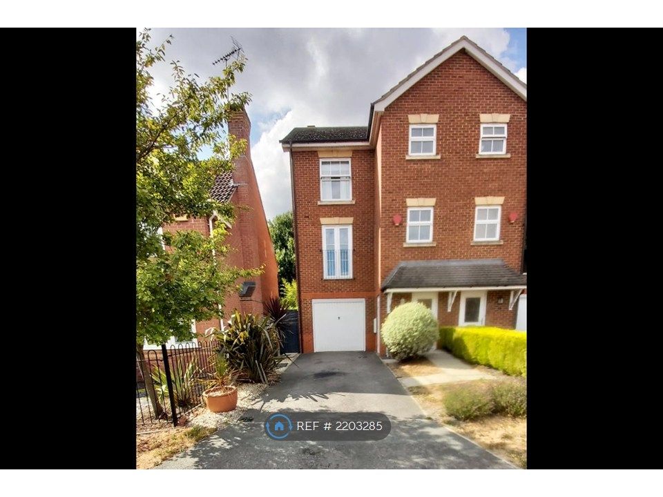 Property photo 1 of 13 Front Of Town House, Off Road Parking