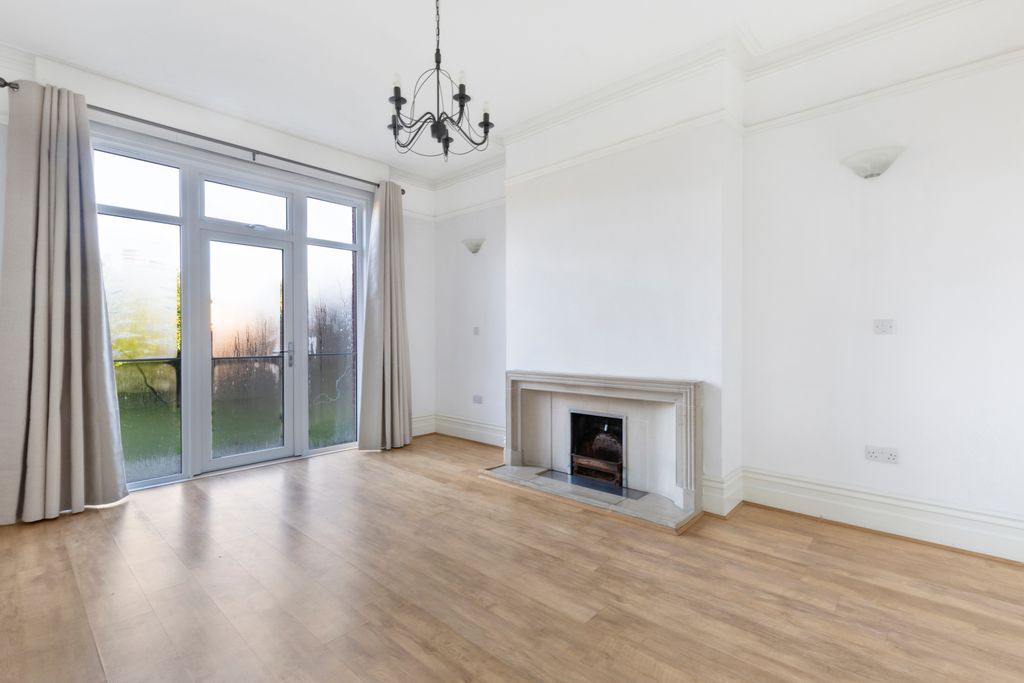 Property photo 2 of 10 Picture No. 15