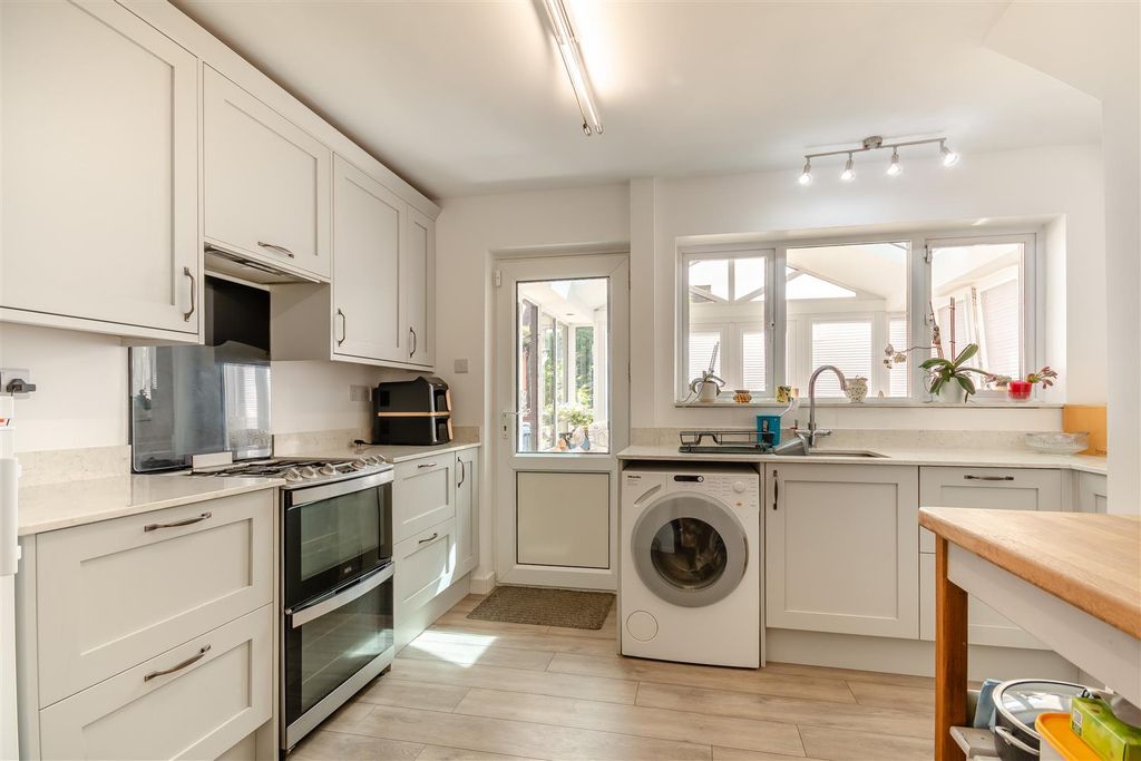 Property photo 2 of 30