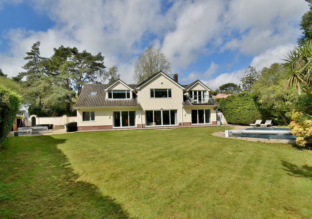 Property photo 2 of 30