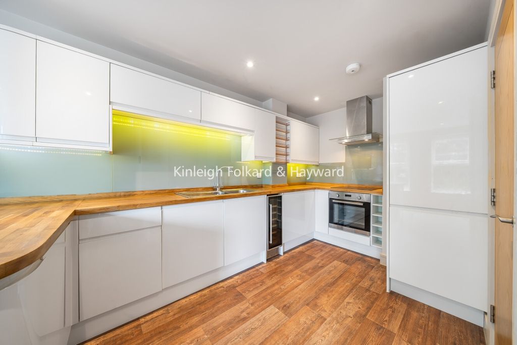 Property photo 1 of 7 00Be0B12-11Cf-4036-B
