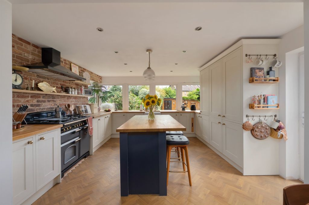 Property photo 3 of 24 Picture 3