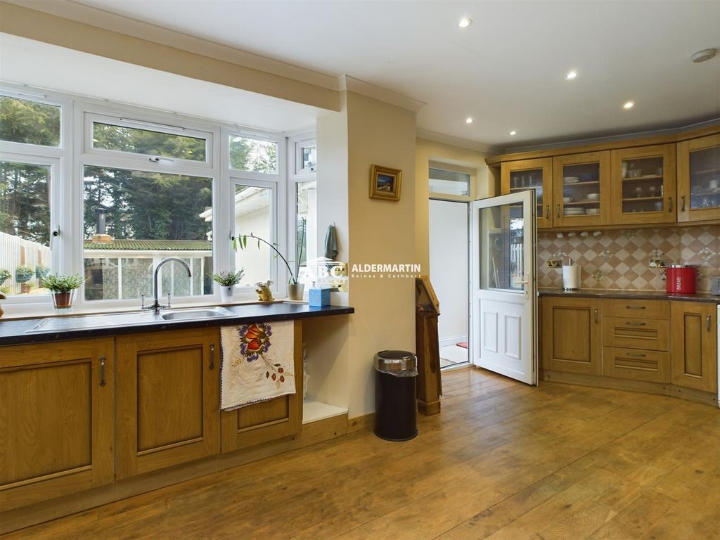 Property photo 3 of 28