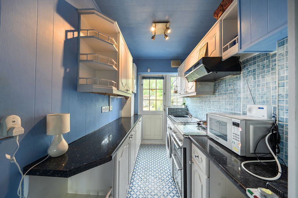 Property photo 2 of 20 1472828-13-6A292c...