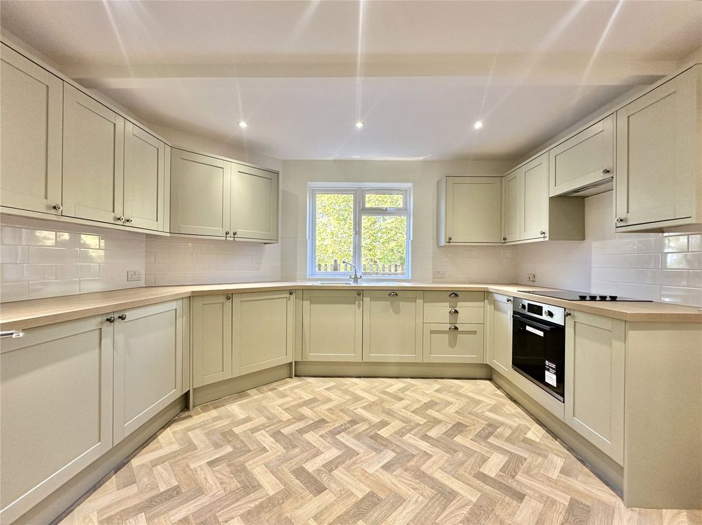Property photo 2 of 14 Picture No. 08
