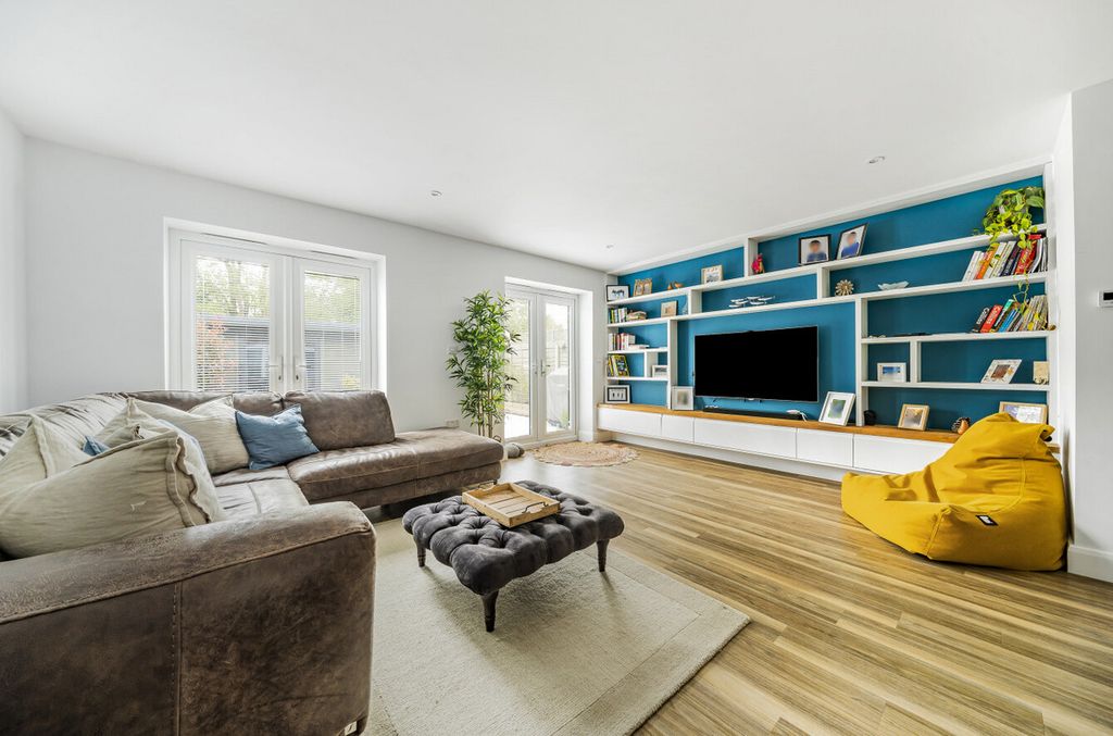 Property photo 2 of 17