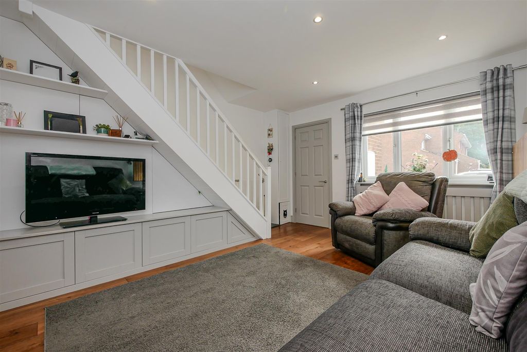 Property photo 2 of 12 Lounge