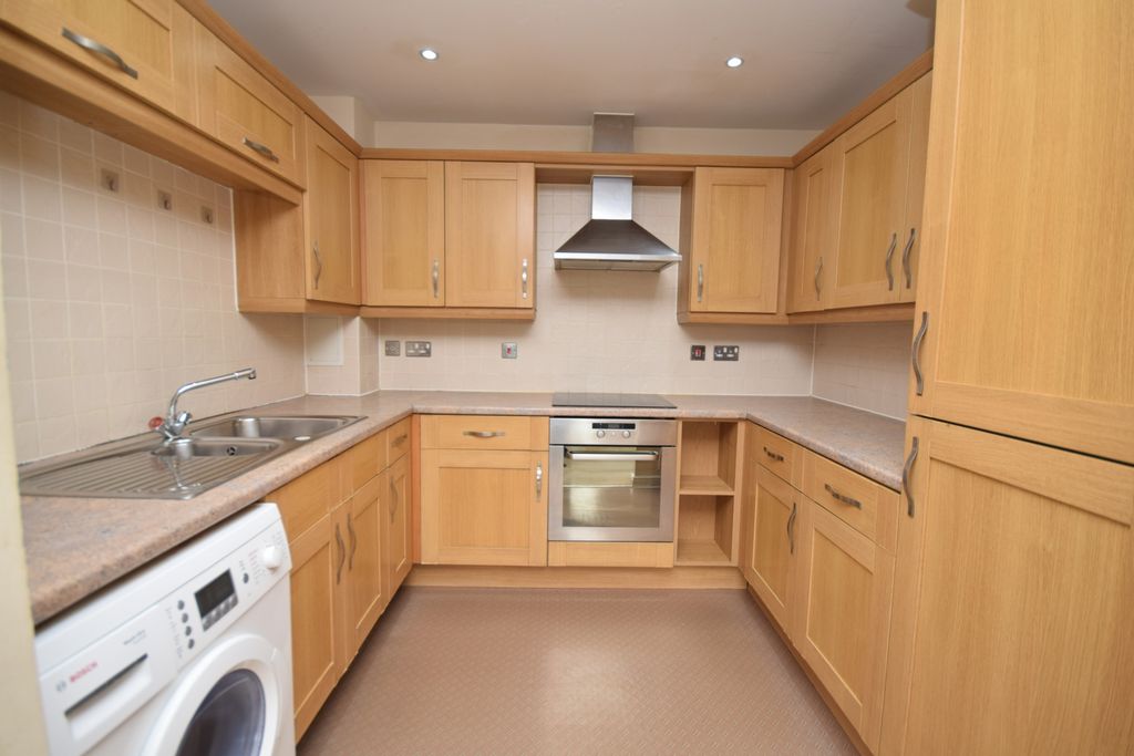 Property photo 2 of 6 Kitchen