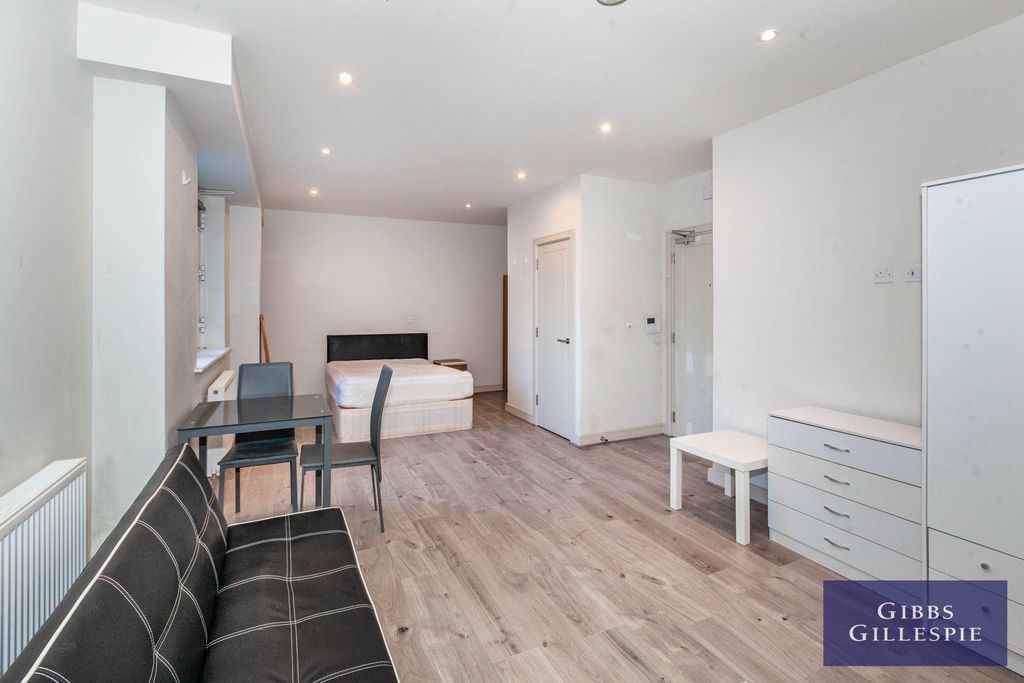 Property photo 2 of 11 1