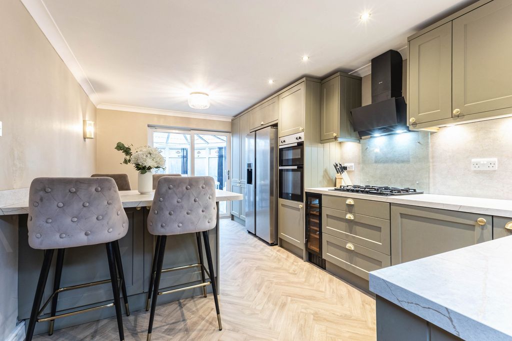 Property photo 2 of 18 Kitchen