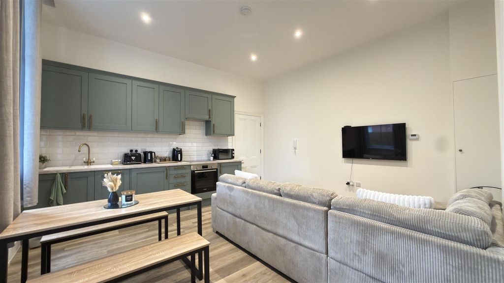 Property photo 1 of 7 Kitchen Lounge Diner