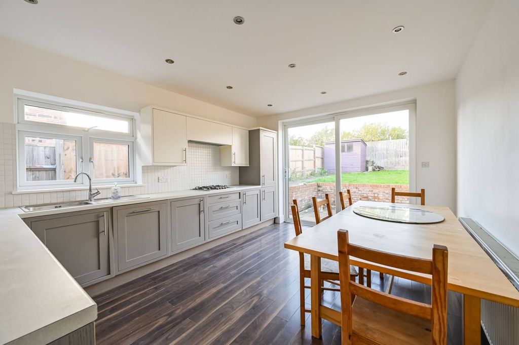 Property photo 2 of 18