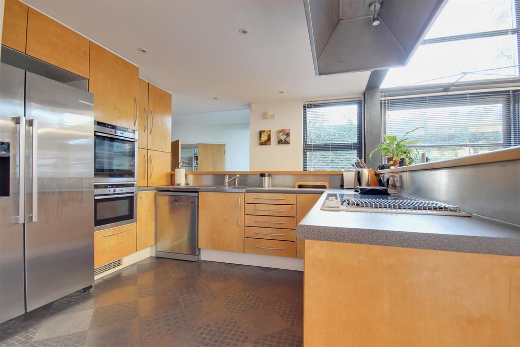 Property photo 3 of 17 Grosvneor Place (3).Jpg