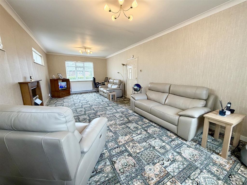 Property photo 2 of 28