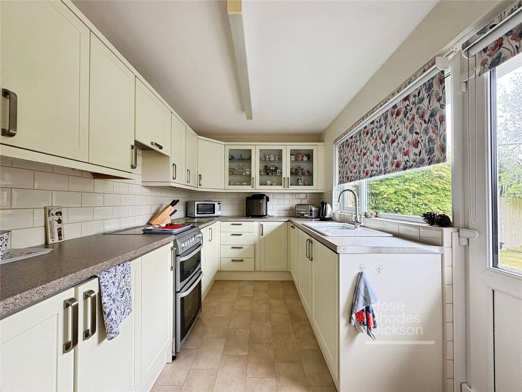Property photo 2 of 14 Kitchen