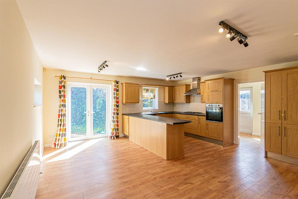 Property photo 2 of 20 Dining Kitchen