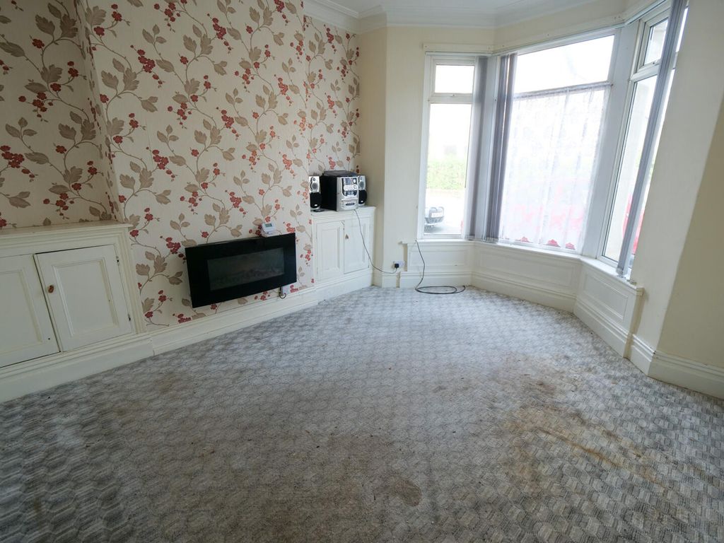 Property photo 3 of 10 Living Room
