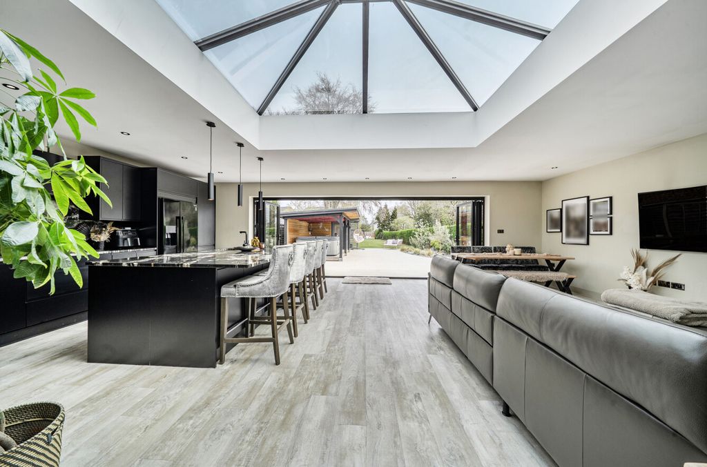 Property photo 2 of 24 1436137-15-69d8ee...