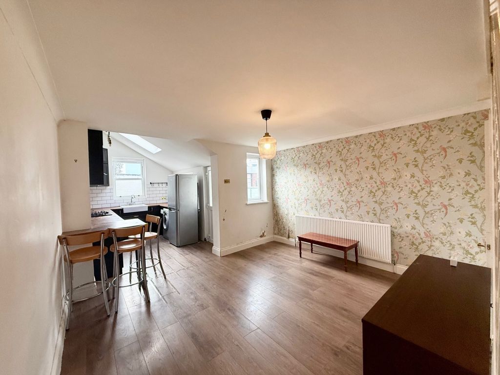 Property photo 3 of 9 Diner