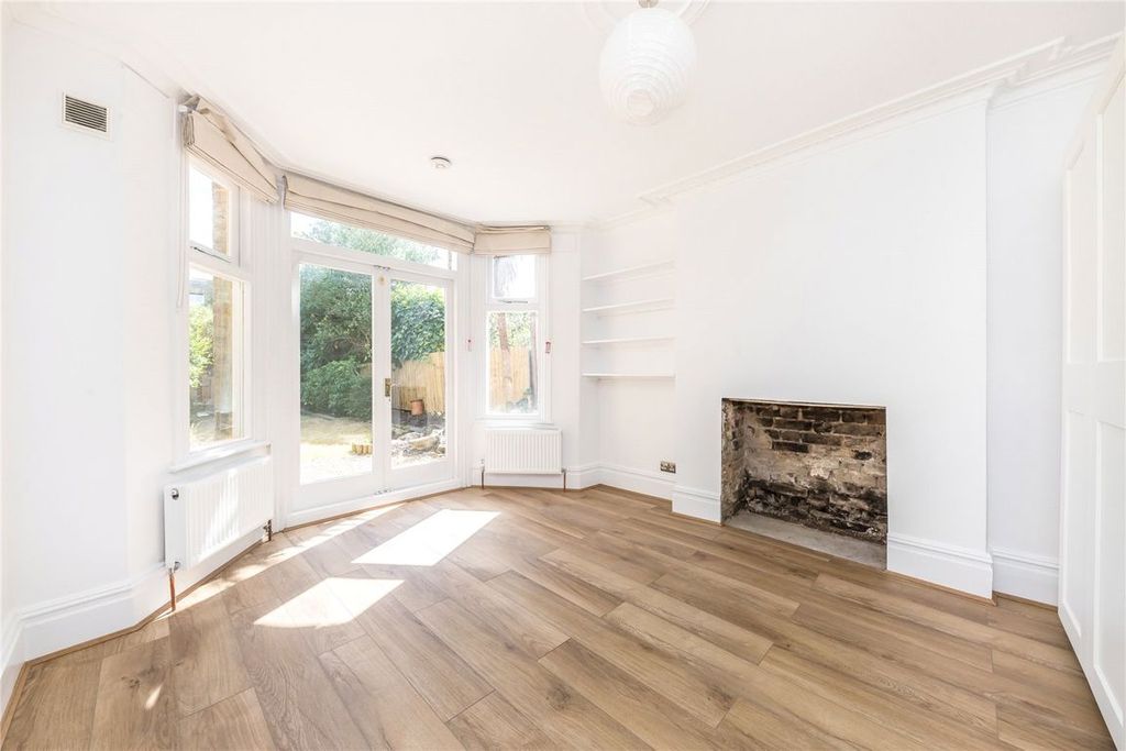 Property photo 2 of 8