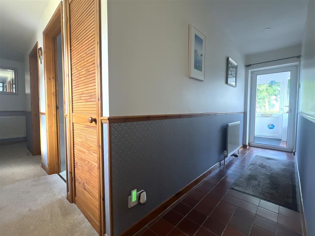 Property photo 3 of 30 Hall