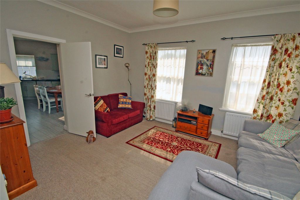 Property photo 2 of 9 Picture No. 11