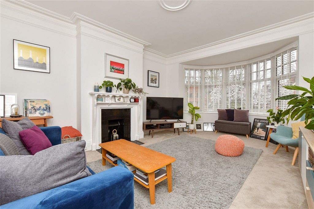 Property photo 1 of 14 Lounge