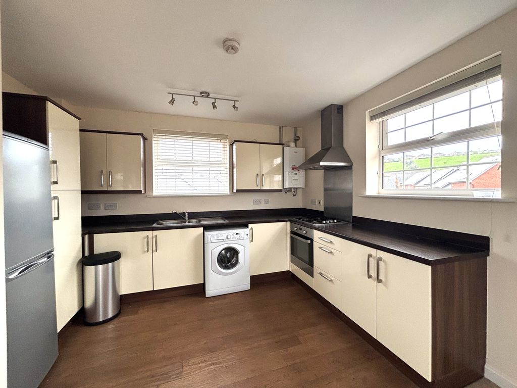 Property photo 1 of 12 Kitchen