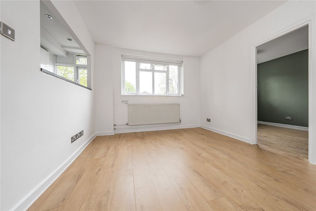 Property photo 2 of 12 Picture No. 18
