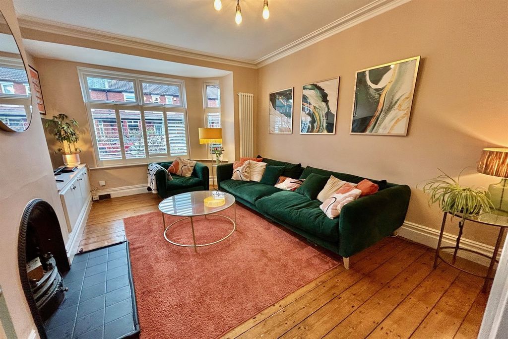 Property photo 3 of 19 Living Room