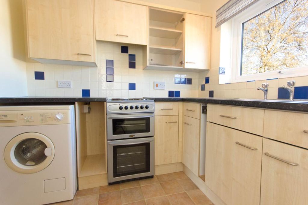 Property photo 3 of 7 Kitchen