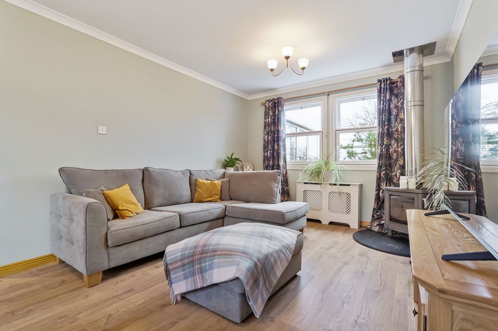 Property photo 3 of 25