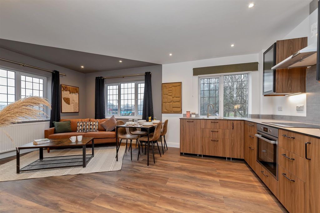 Property photo 2 of 21 Royalroad_Midflat-11.Jpg