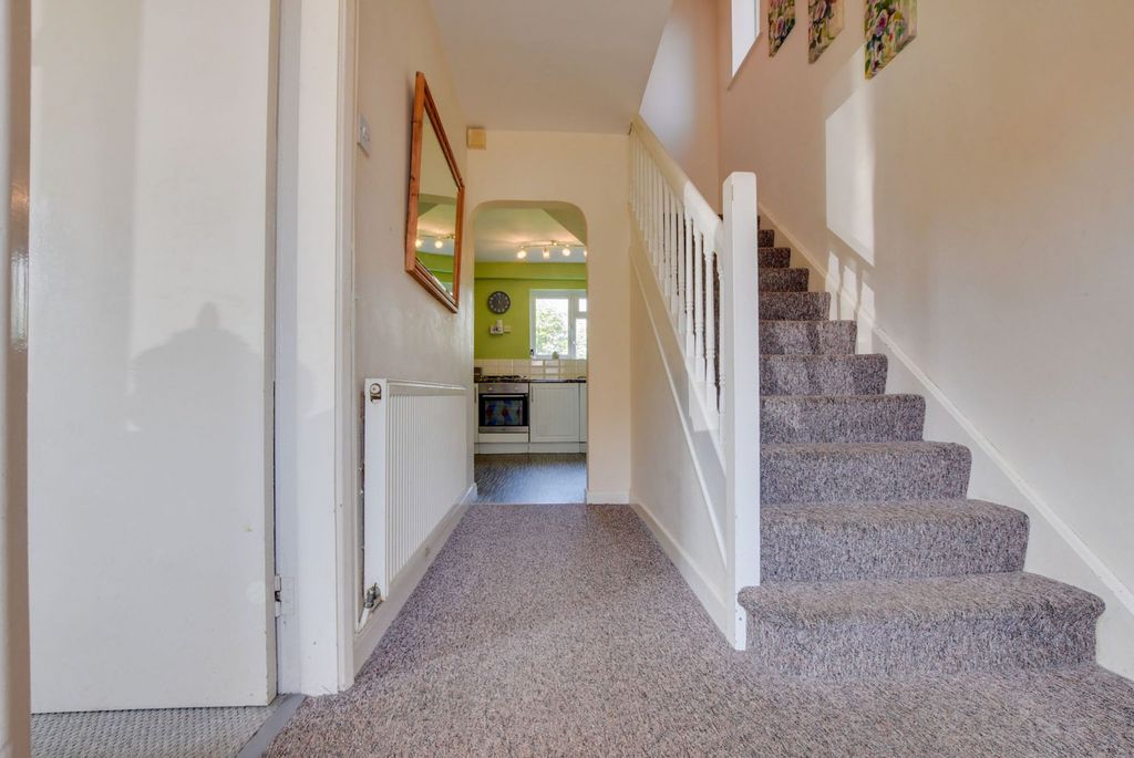 Property photo 2 of 28
