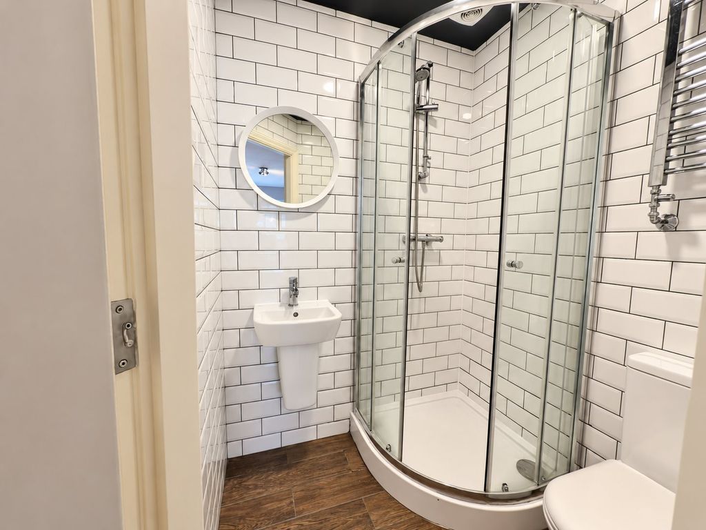 Property photo 3 of 10 83B Kempston - 6