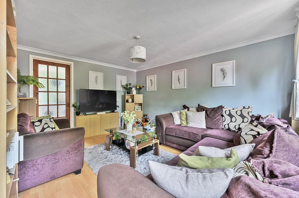 Property photo 2 of 18 1301936-8-683Ef4B...