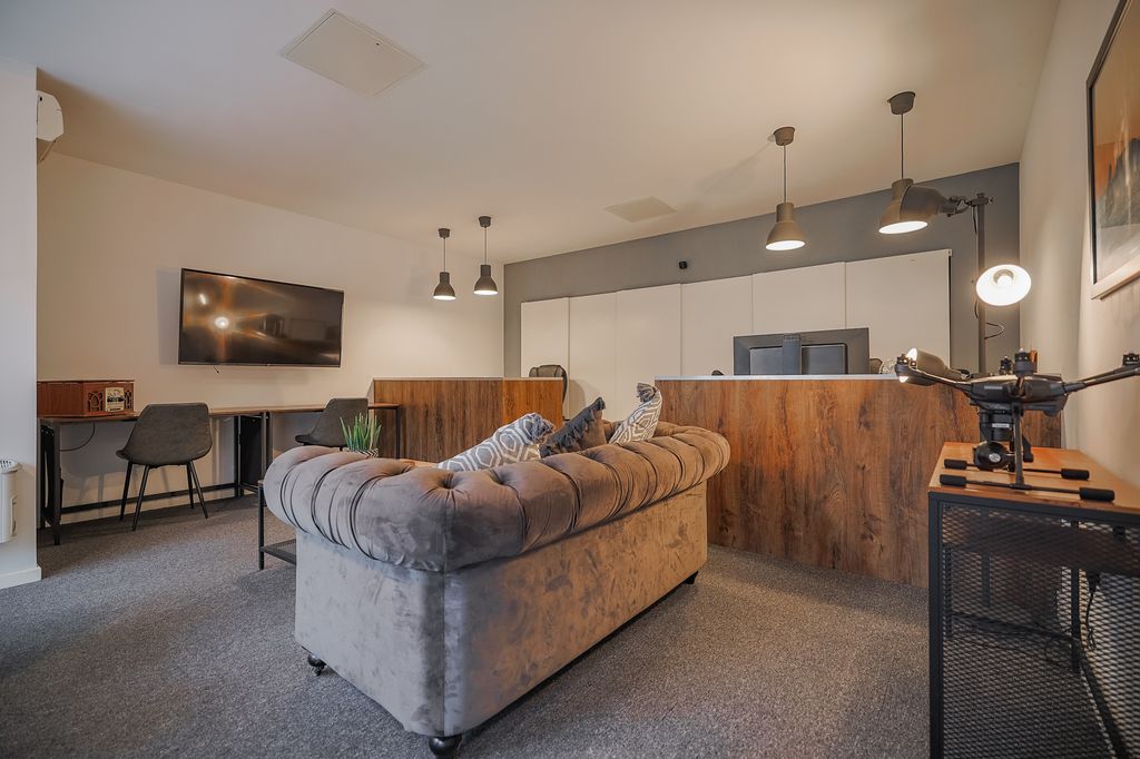 Property photo 2 of 6