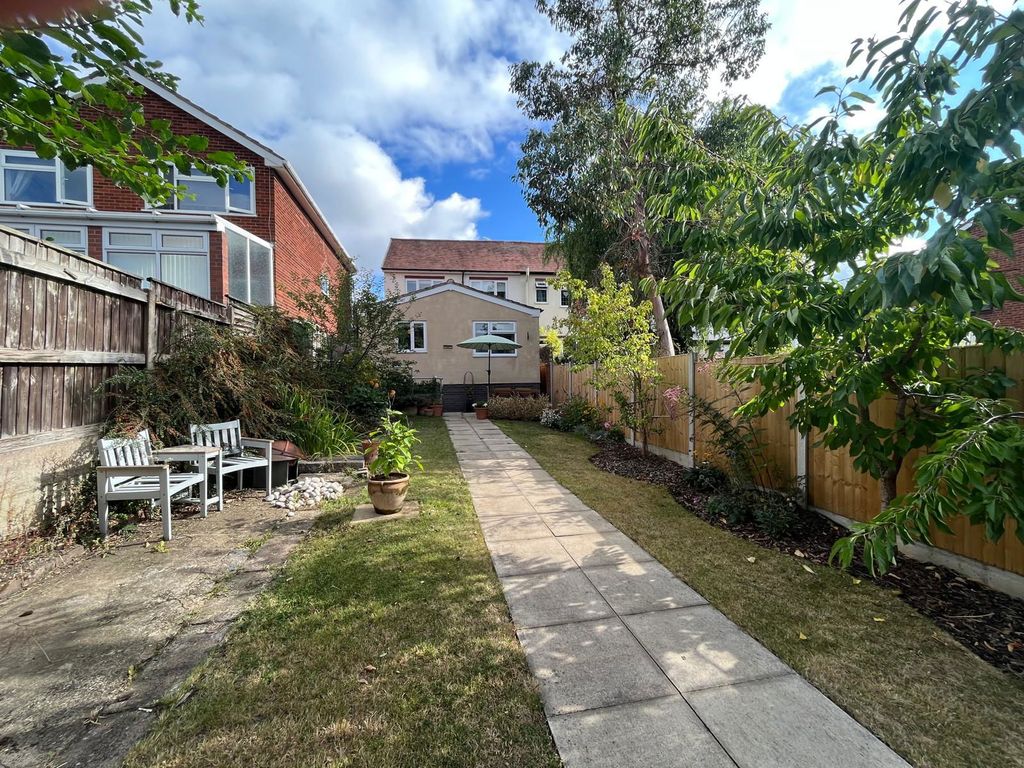 Property photo 2 of 27