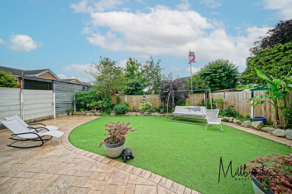 Property photo 2 of 11