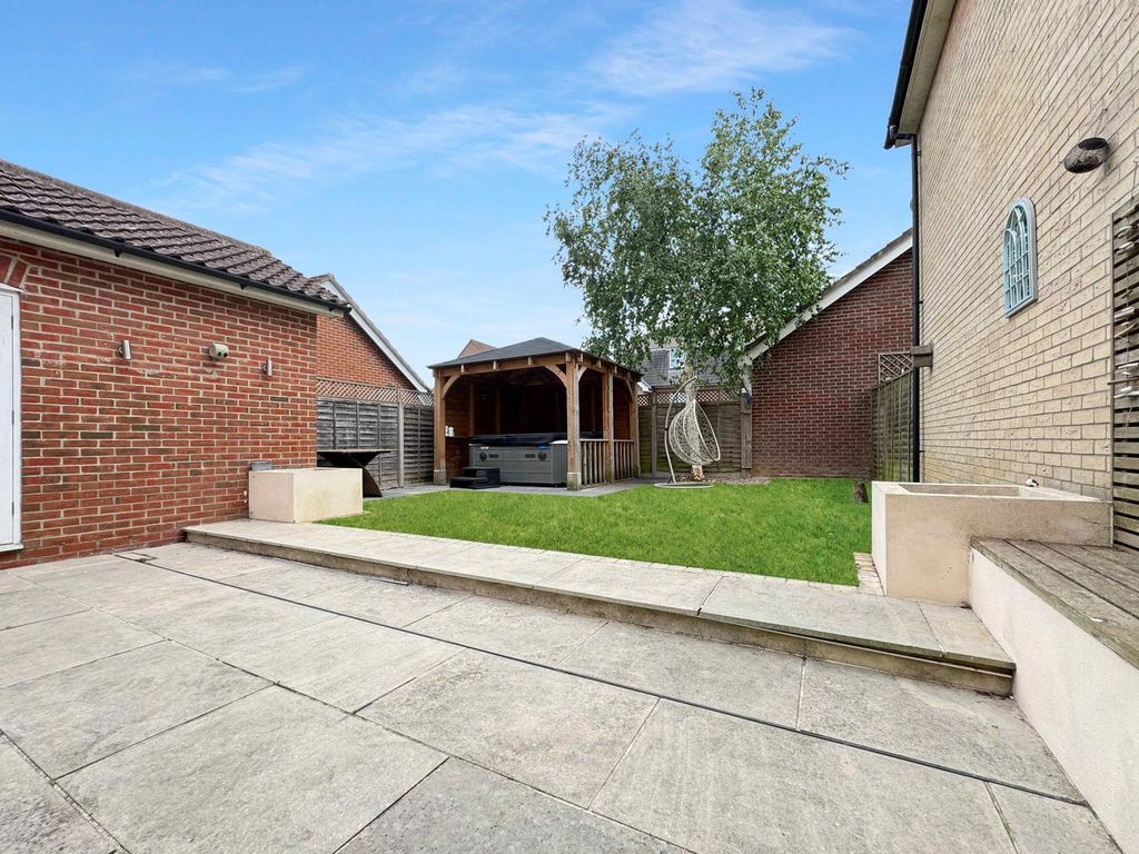 Property photo 3 of 19
